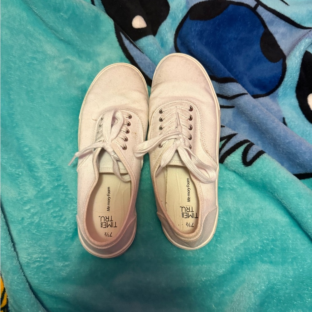 Time and Tru Women's Off-White Lace-Up Sneakers